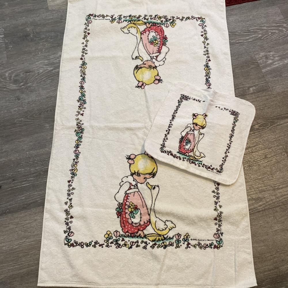NWOT PRECIOUS MOMENTS VINTAGE 2 PIECE SET 1990 BATH TOWEL & WASH CLOTH
